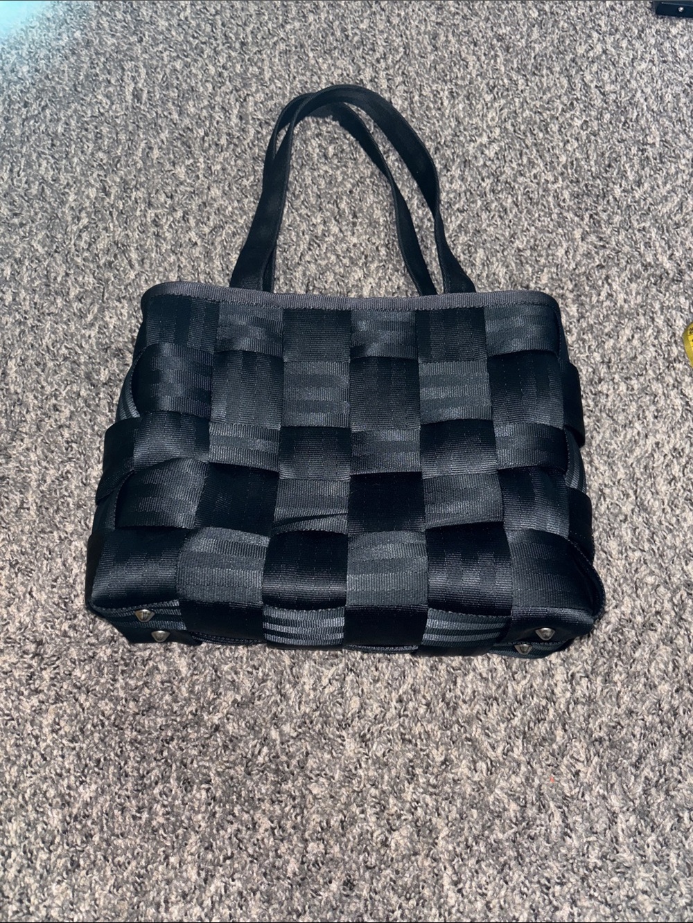 Harvey’s seatbelt bag tote black zippered closure goth biker grunge Y2K minimal
